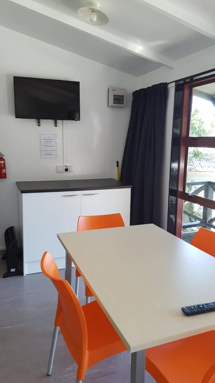 Long Bay Motor Camp Hotel Coromandel ภายนอก รูปภาพ
